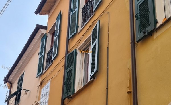 PORZIONE DI CASA RISTRUTTURATA SU DUE LIVELLI
