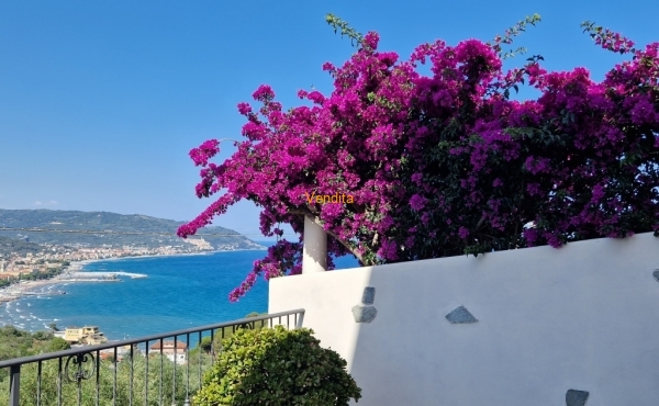 VILLETTA SEMINDIPENDENTE CON TERRAZZA E GIARDINO VISTA MARE