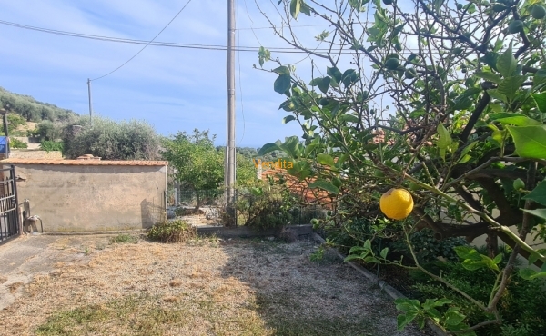 APPARTAMENTO QUADRILOCALE DA RISTRUTTURARE