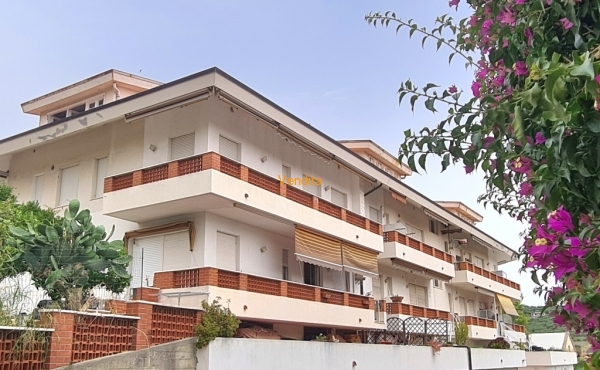 AMPIO MONOLOCALE CON BALCONE